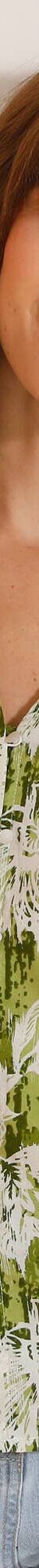 Bloes met korte mouwen, kraag met stroken, bloemenprint (mosgroen) Bloes met korte mouwen, kraag met stroken, bloemenprint (mosgroen)